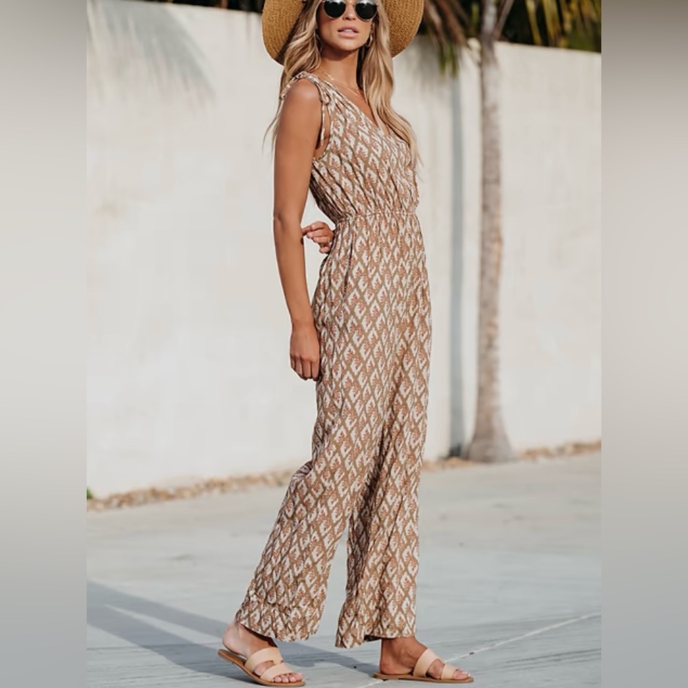 🆕Cupshe Diamond Ditsy Wide Leg Jumpsuit! Sleeveless Jumpsuit sz med